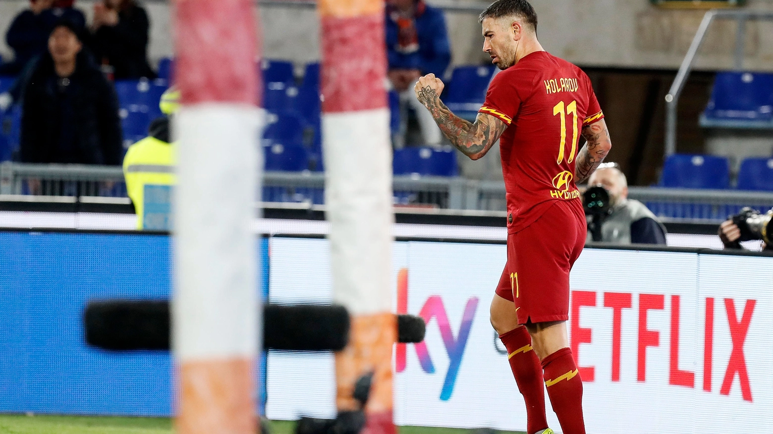 Kolarov dopo il gol al Lecce che ha scatenato nuove polemiche con la tifoseria