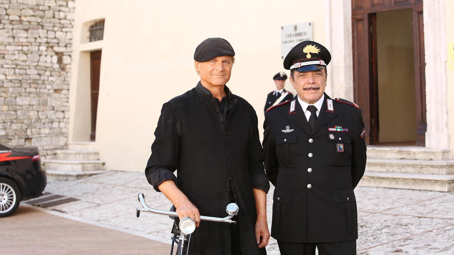 Terence Hill e Nino Frassica nella fiction 'Don Matteo' (Ansa)