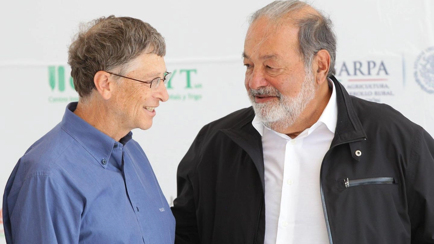Carlos Slim in una foto con Bill Gates (Ans)
