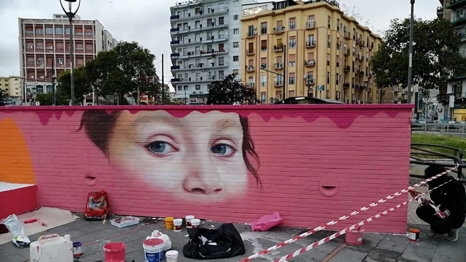 Napoli: un murale per Noemi, sopravvissuta a una sparatoria di camorra