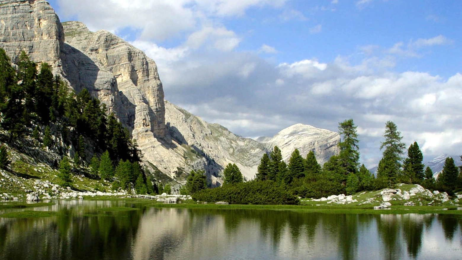Un'immagine della Val Di Fanes, nei dintorni di Cortina (Ansa)