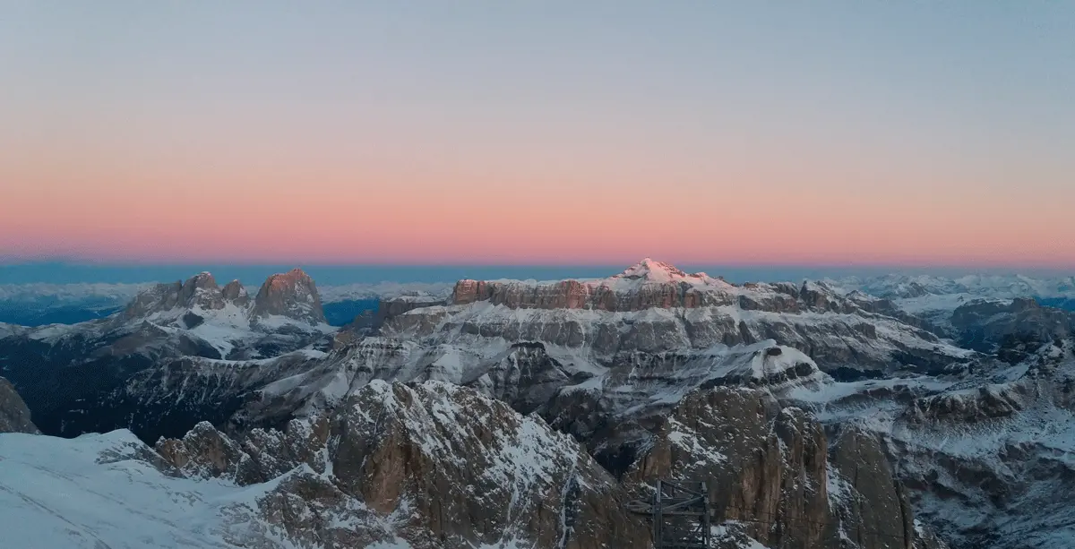 In cima alla Marmolada per vedere l'alba