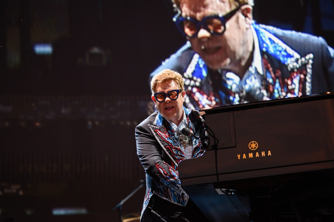 Un momento del concerto di Elton John (Alcide)