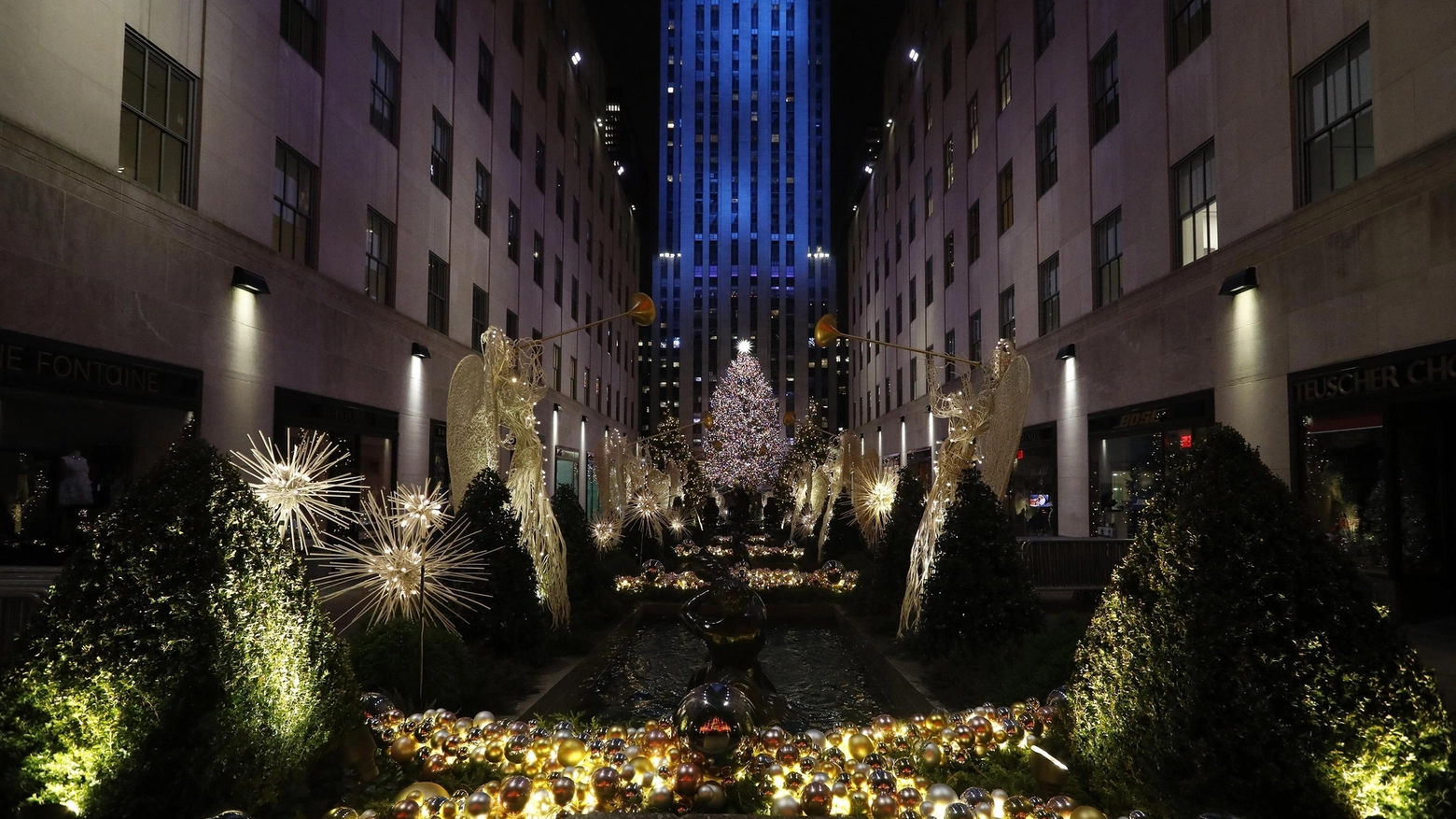 L'albero di Natale a Rockfeller Centre di New York (Ansa)