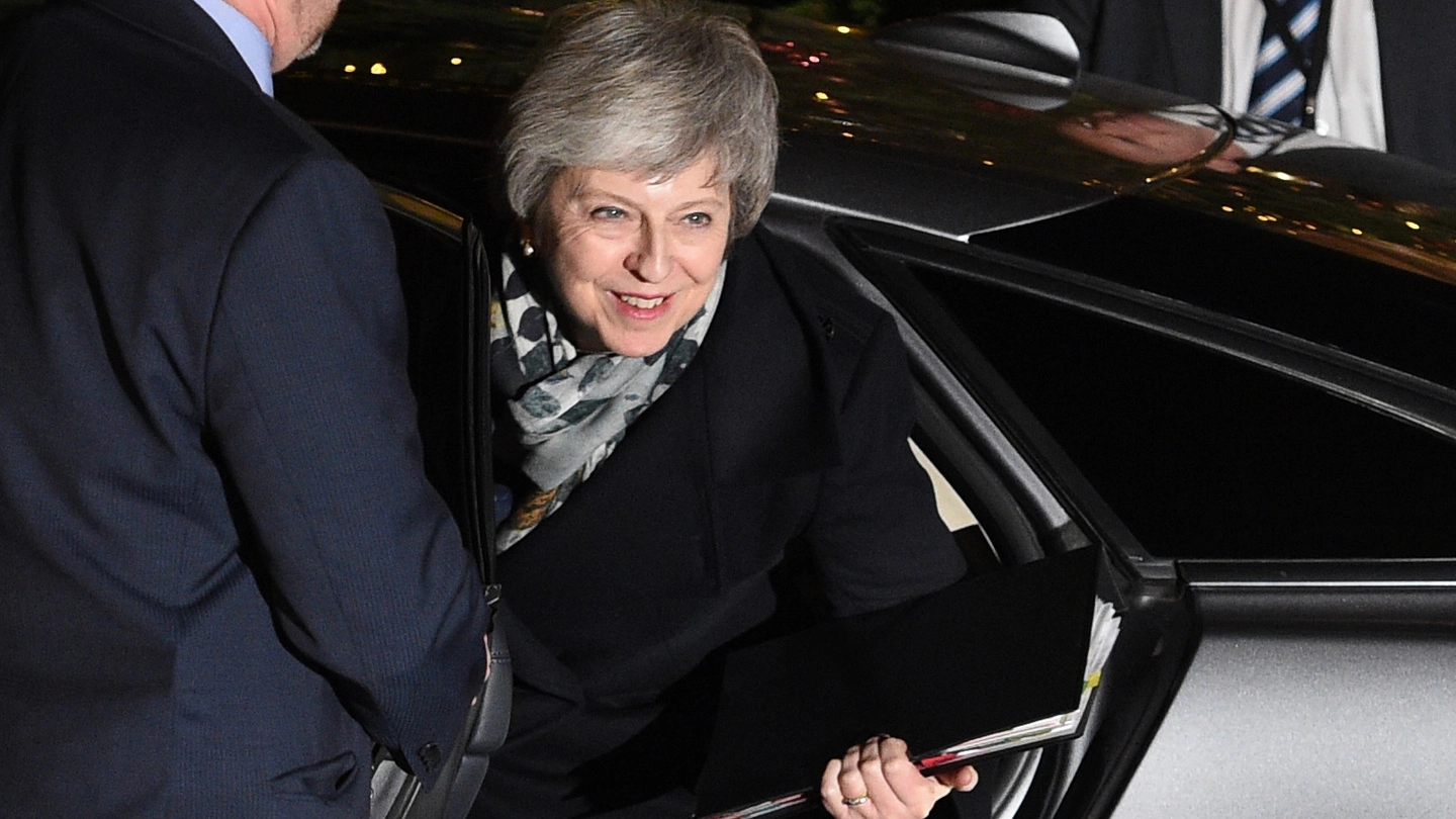 La premier britannica Theresa May arriva a Downing Street (Lapresse)