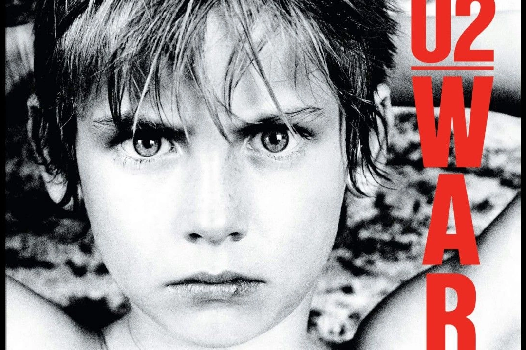 La copertina di 'War' degli U2