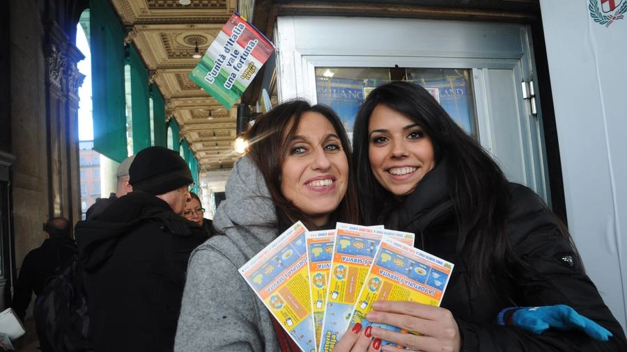 I biglietti della Lotteria Italia (foto Newpress)