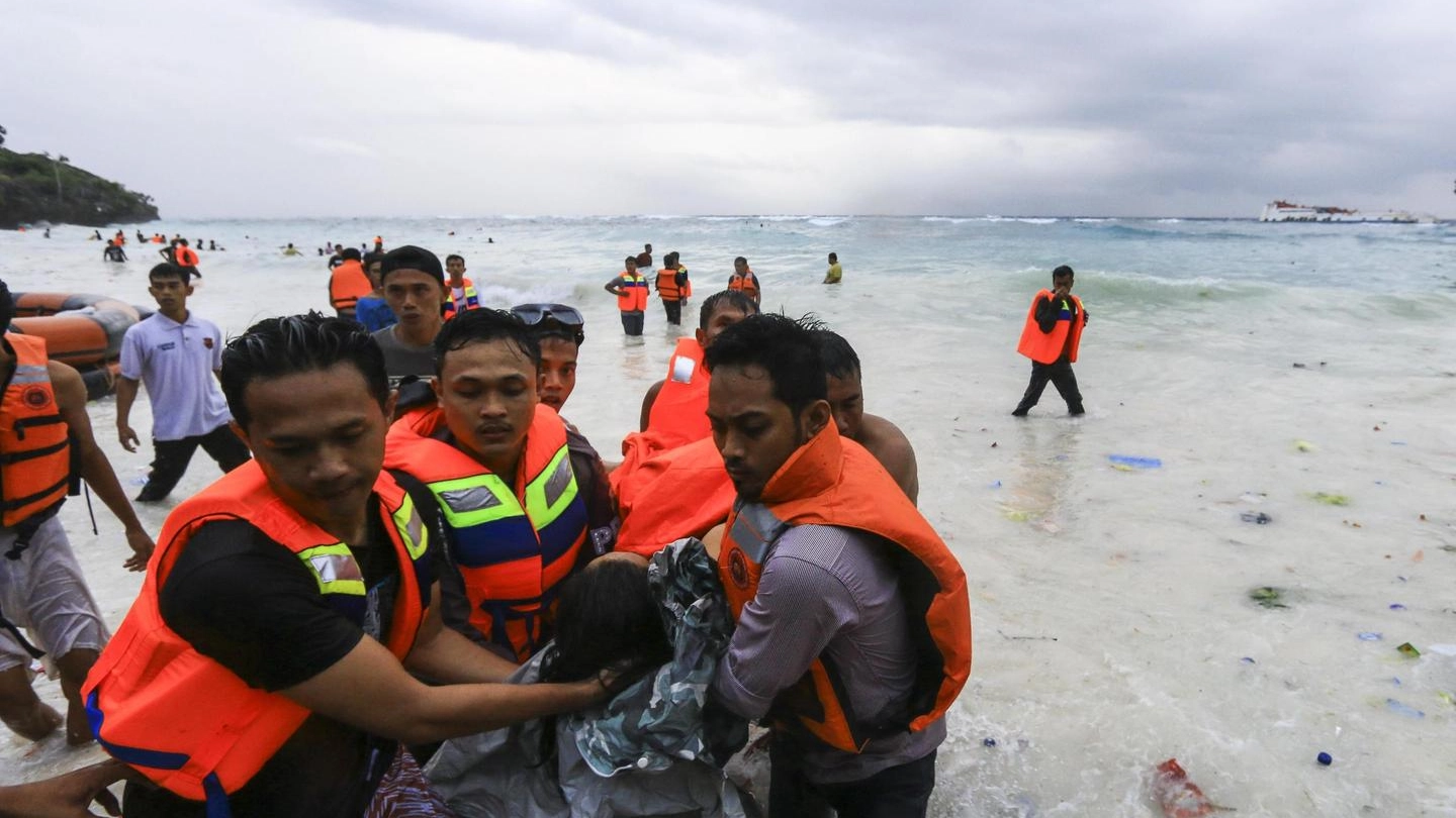 Operazioni di soccorso nell'Isola di Selayar