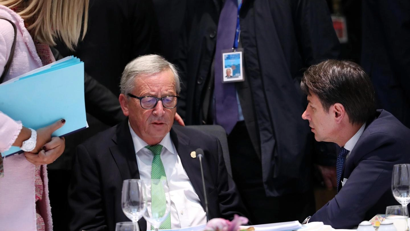 Jean-Claude Juncker e Giuseppe Conte (Ansa)