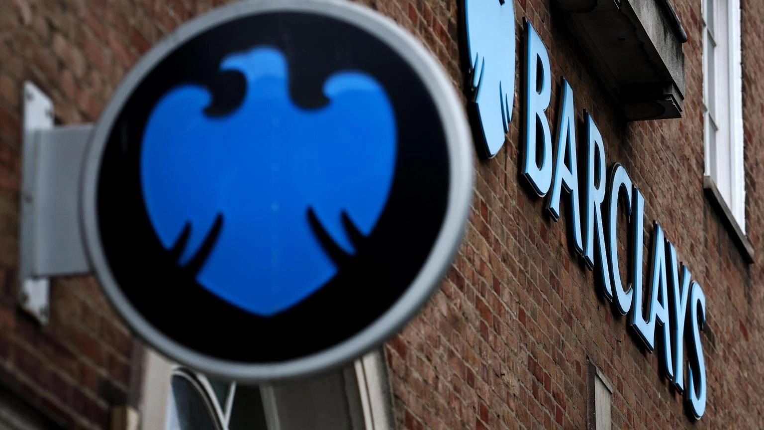Barclays annuncia stop a finanziamenti di progetti oil&gas