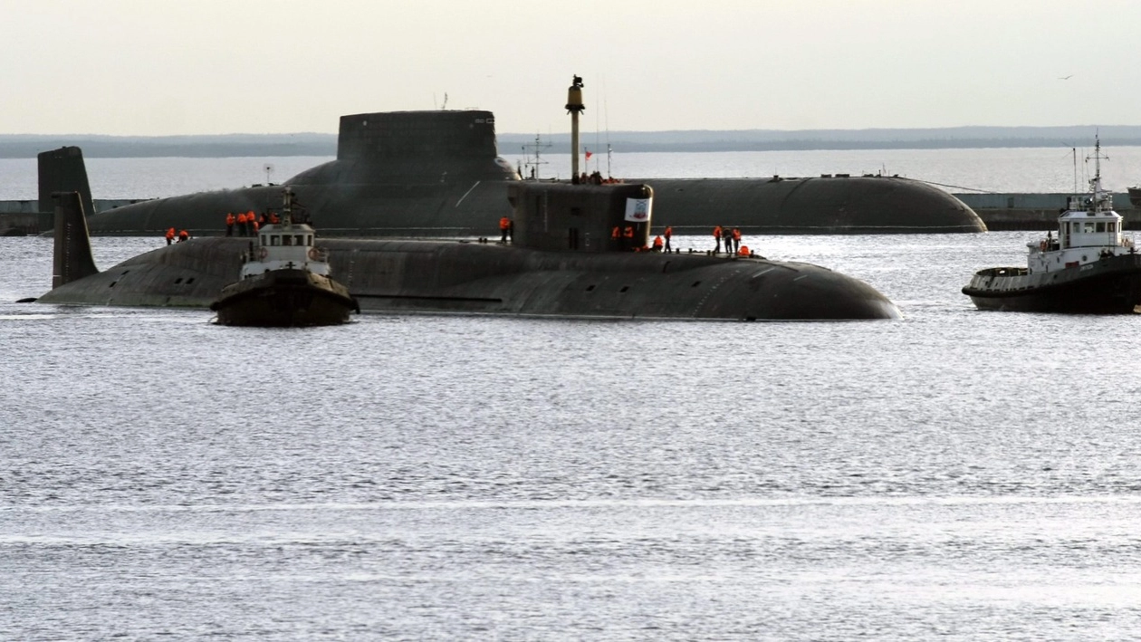 Un sottomarino russo nel porto di Severodvinsk (Ansa)