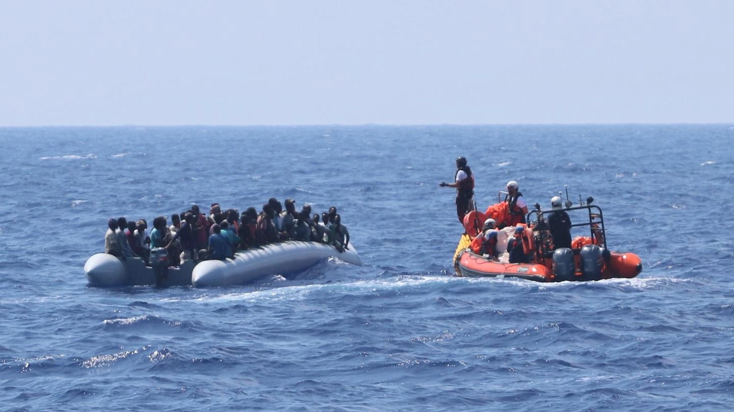 Un soccorso di migranti da parte della Ocean Viking (Ansa)