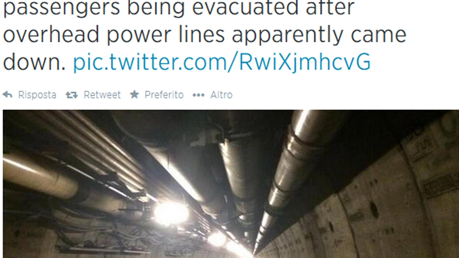 Passeggeri evacuati dall'Eurotunnel (Ansa)