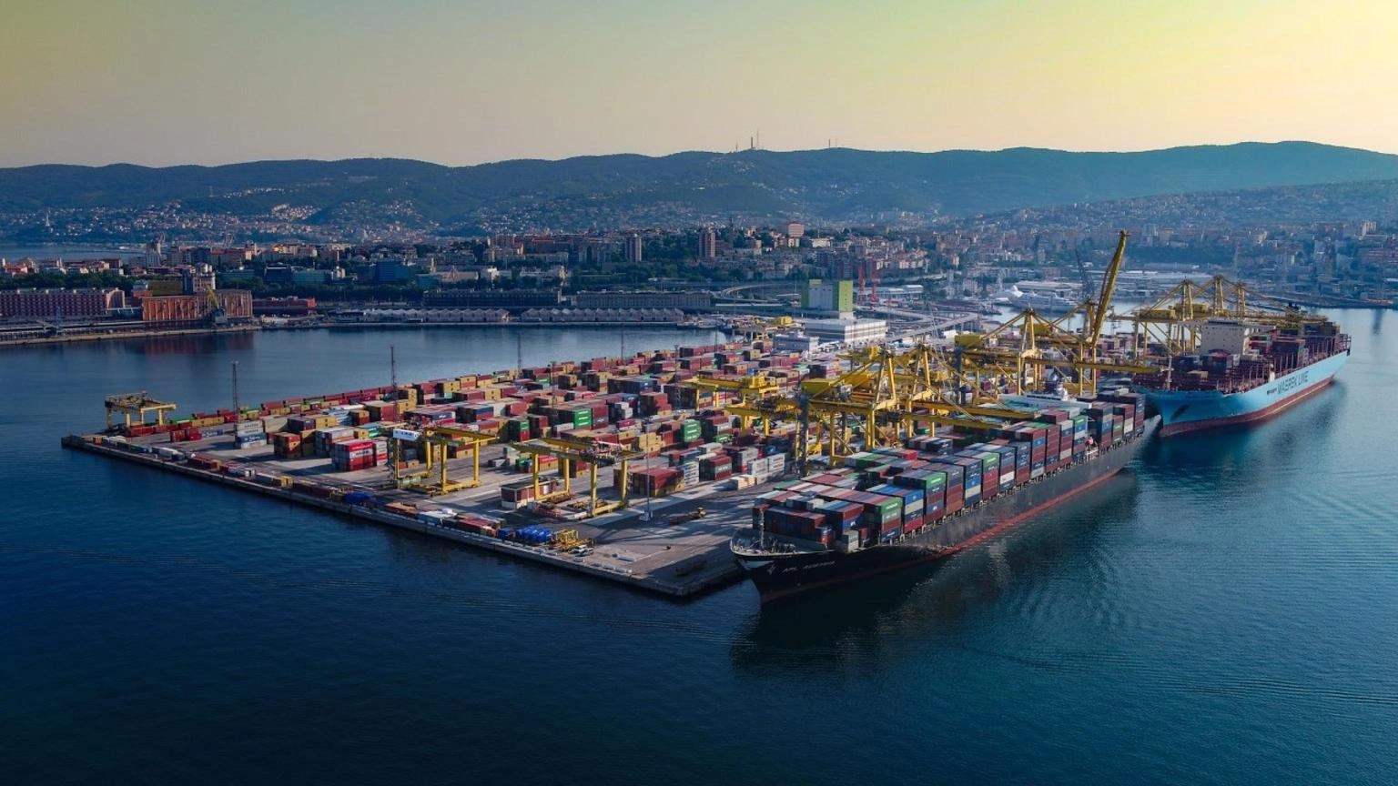 Rixi a Porto Trieste, confronto costruttivo con Ungheria