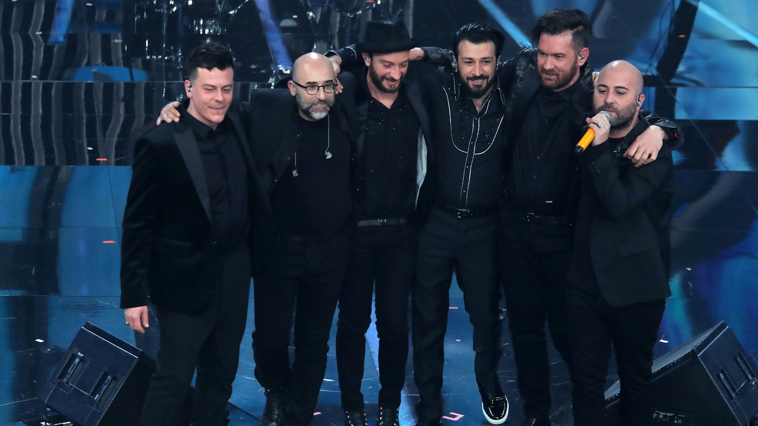 Spedicato con i Negramaro a Sanremo 2018 (il terzo da destra, foto Ansa)