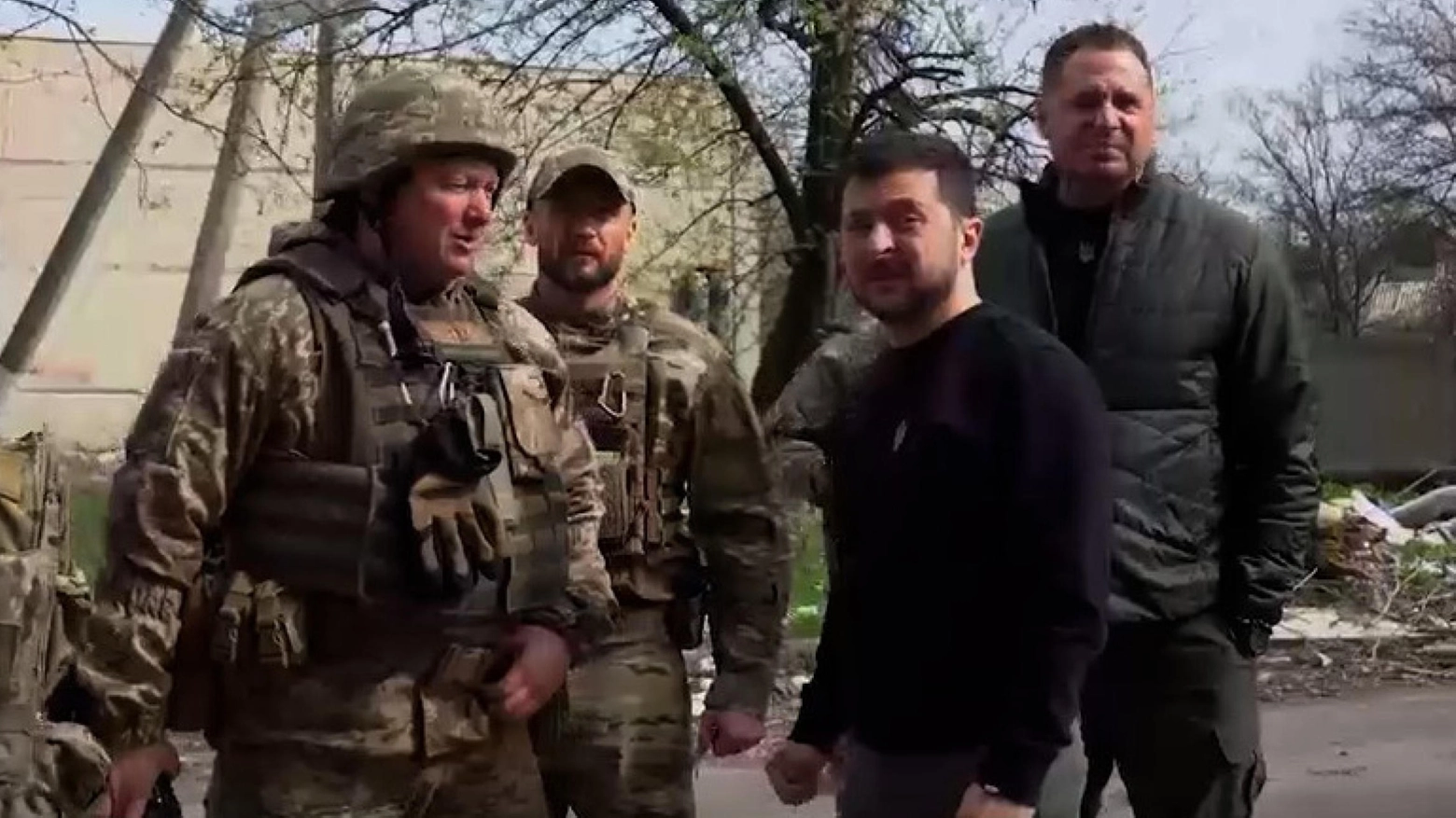 Zelensky al fronte ad Avdiivka, nel Donetsk (Ansa)