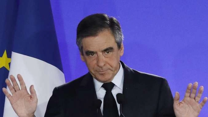 Francia: Fillon si schiera con Macron
