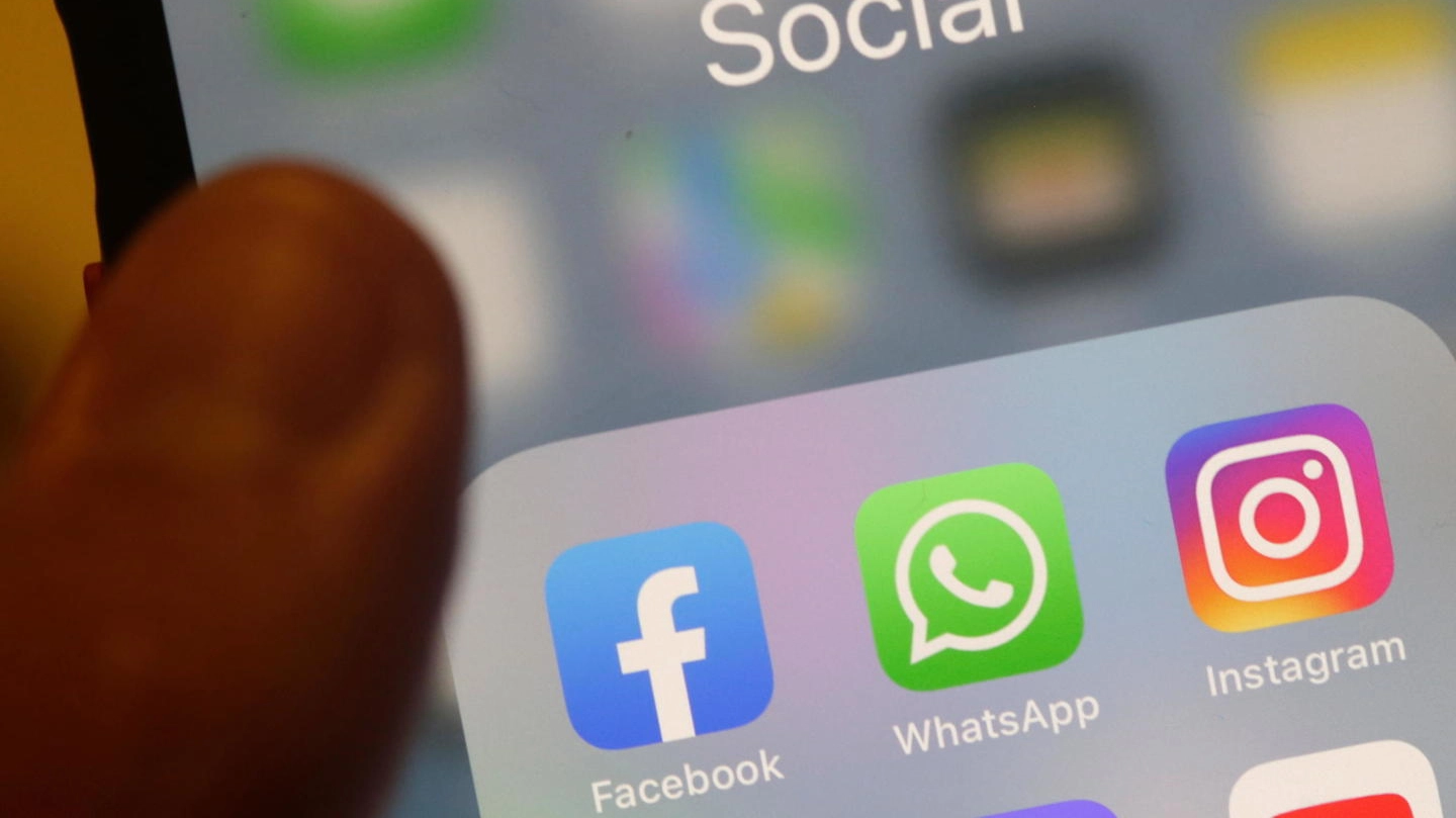 Problemi per Whatsapp, Instagram e Facebook (Ansa)