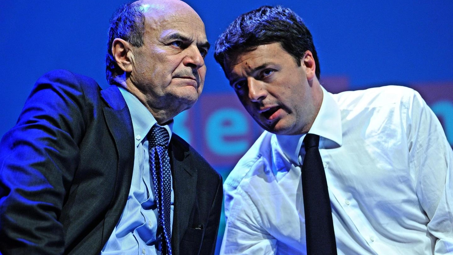 Pierluigi Bersani e Matteo Renzi (Ansa)