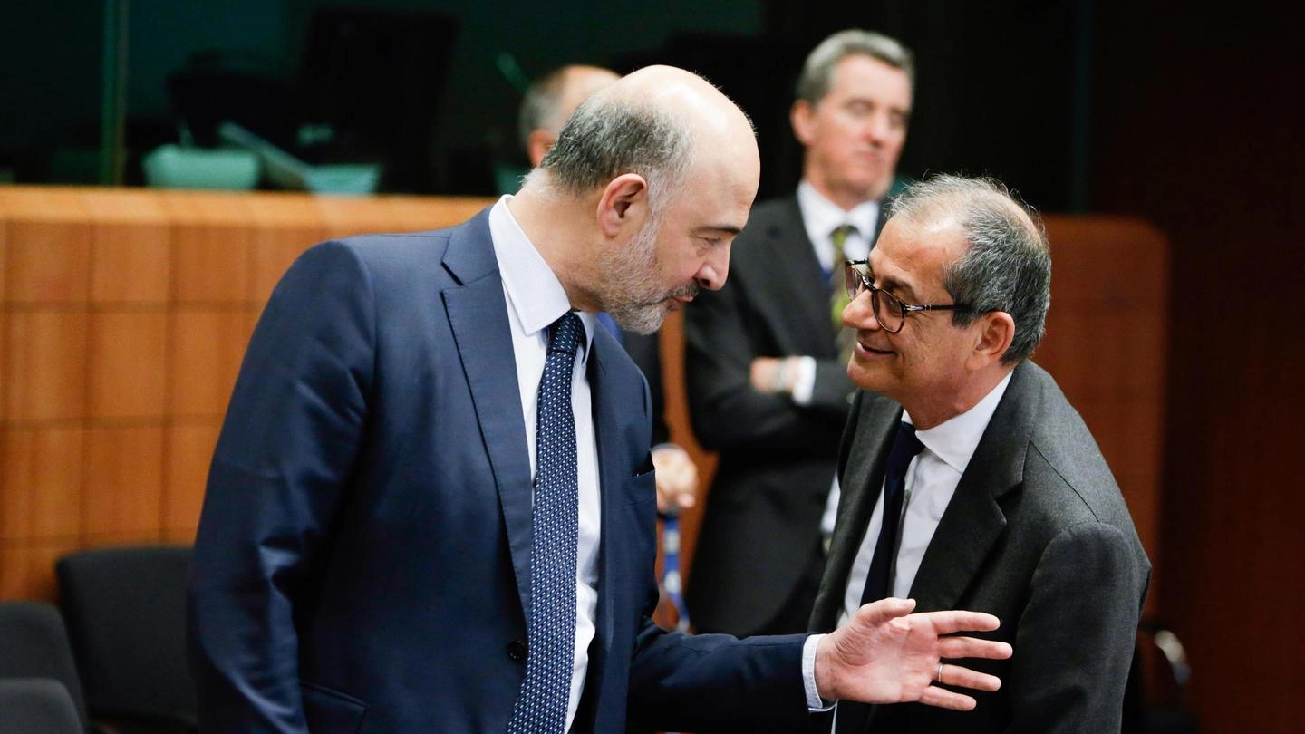 Pierre Moscovici e Giovanni Tria (Ansa)
