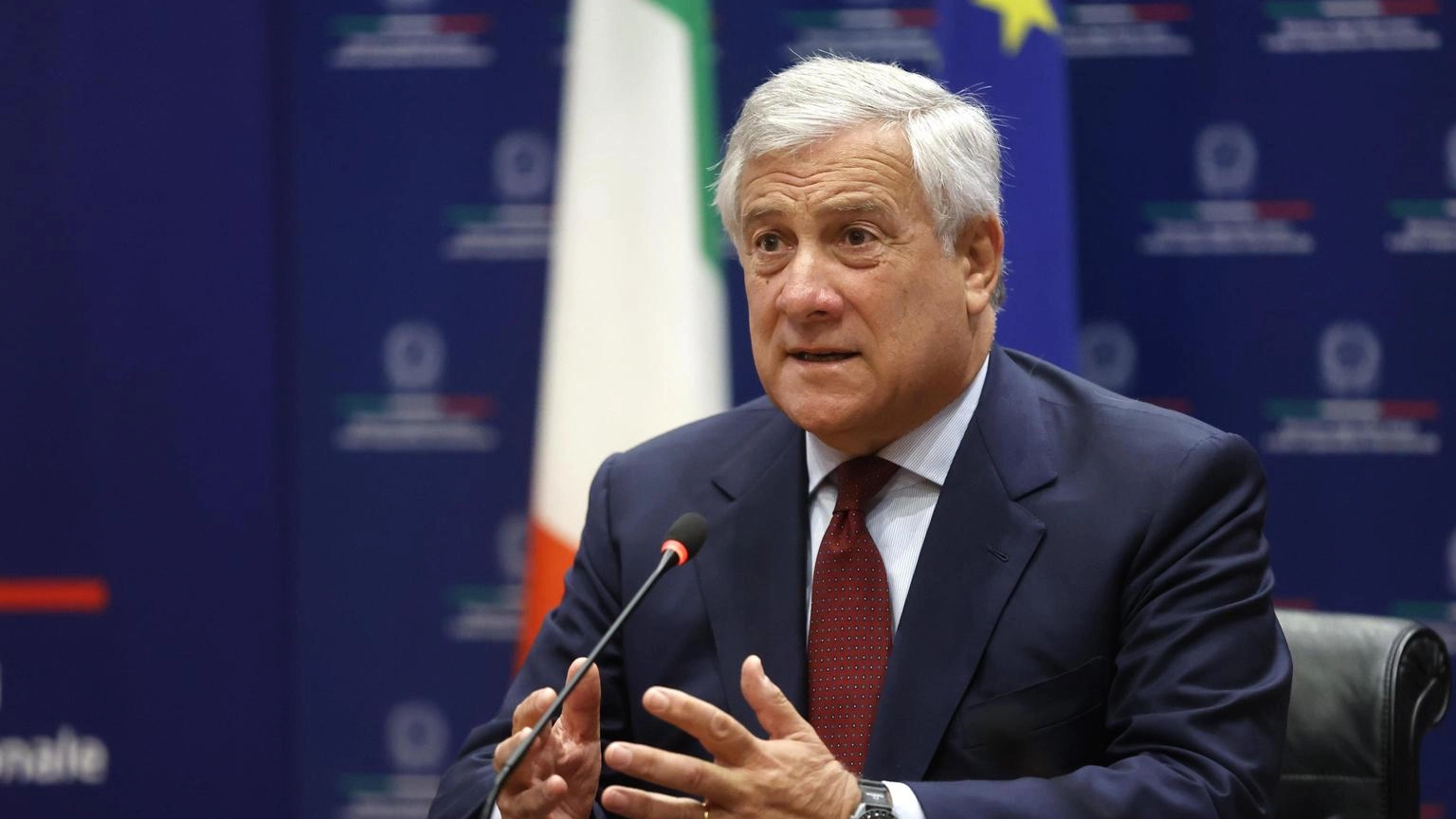 Ue, Tajani, risolvere il problema migranti