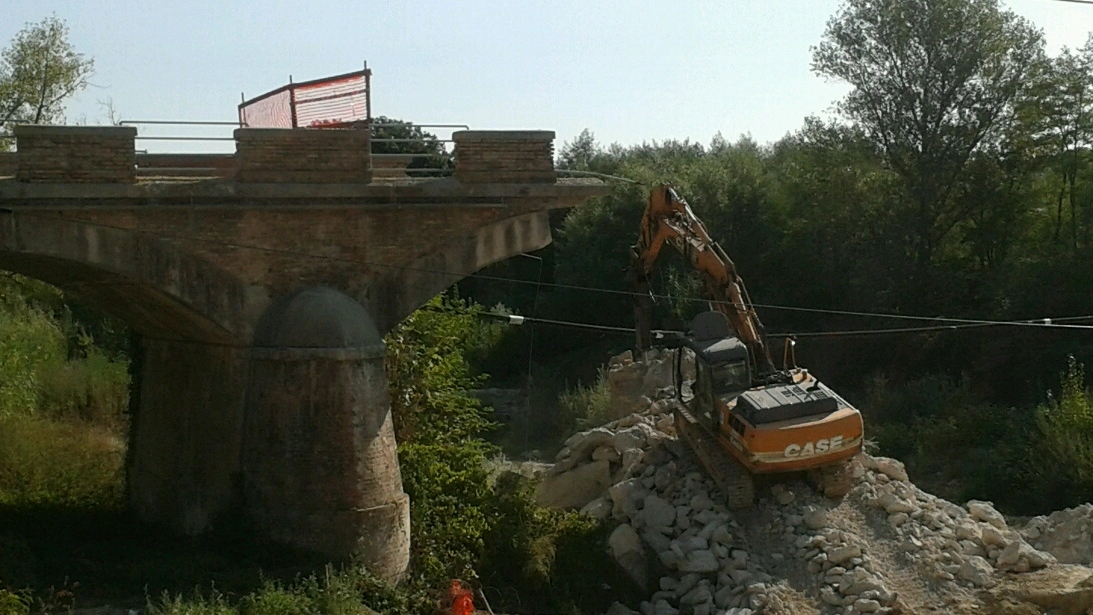 Il ponte sul Cesano tra Mondavio e Corinaldo crollato il 31 gennaio 2011