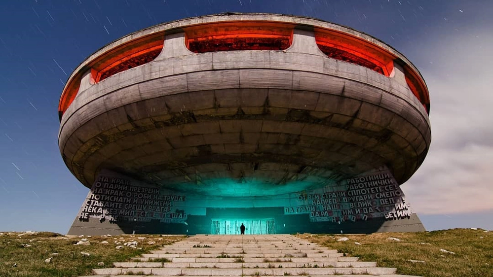 Una "base aliena" in Bulgaria - Foto: intagram/markoneill_nightphotography
