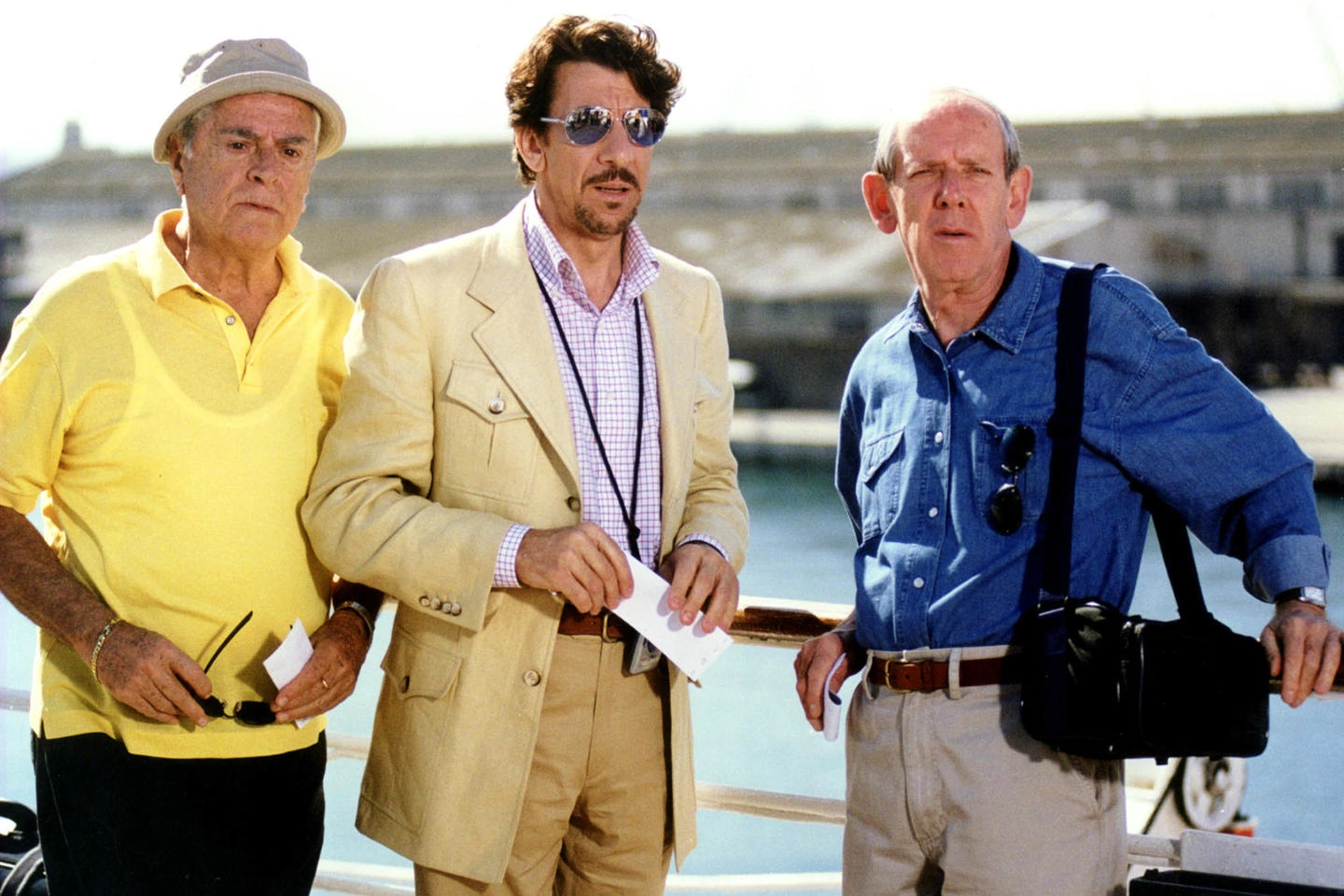 Raffaele Pisu, Marco Columbro ed Enzo Garinei in una scena del film tv 'Non ho l'età 2'
