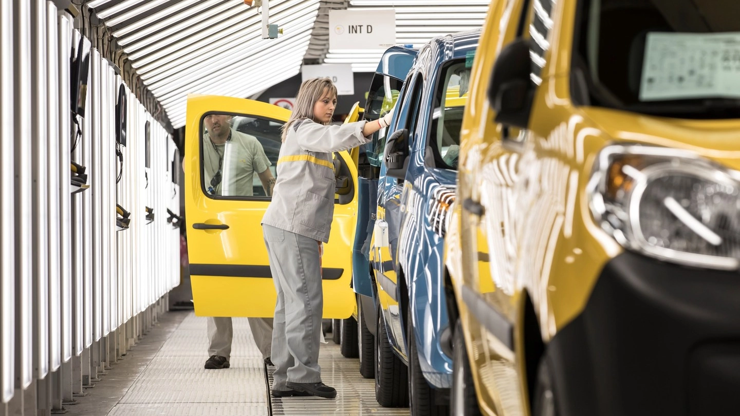 Catena di montaggio in uno stabilimento Renault (ImagoE)
