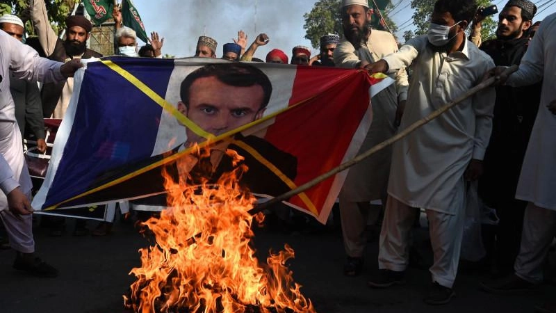 Proteste contro il presidente Macron