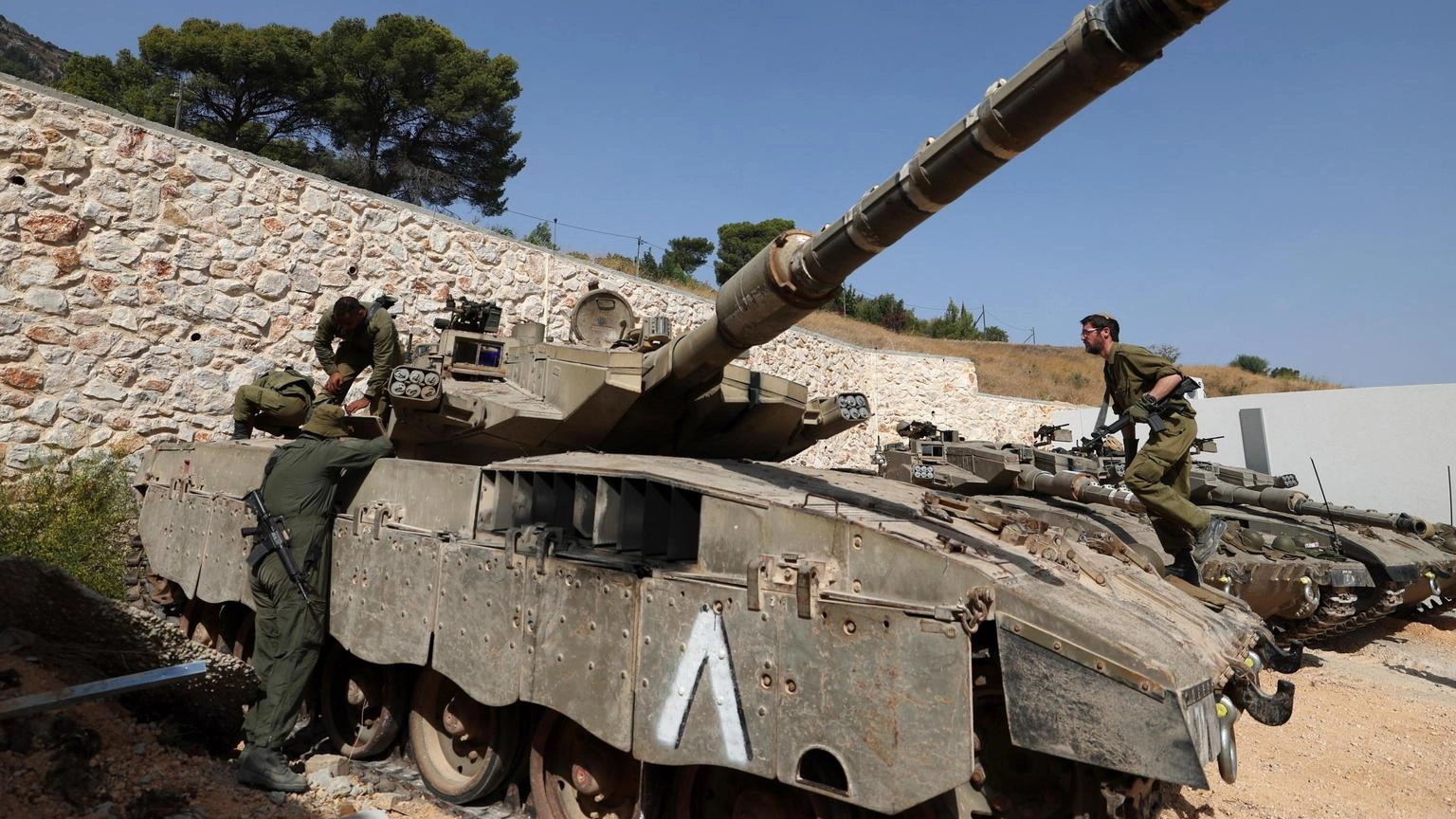 Esercito israeliano, attaccate postazioni di Hezbollah in libano