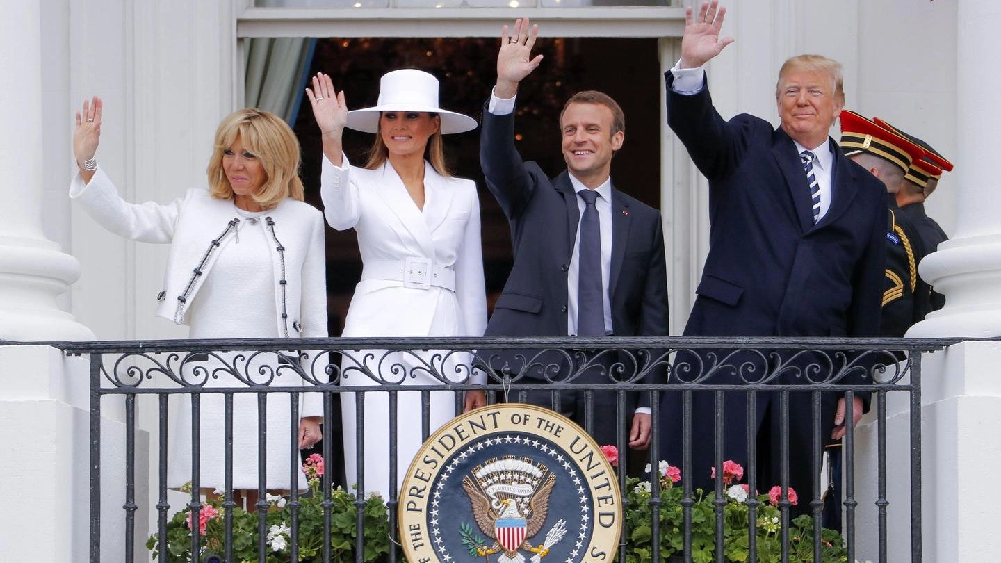 Da sin: Brigitte, Melania, Emmanuel Macron e Donald Trump (Ansa)
