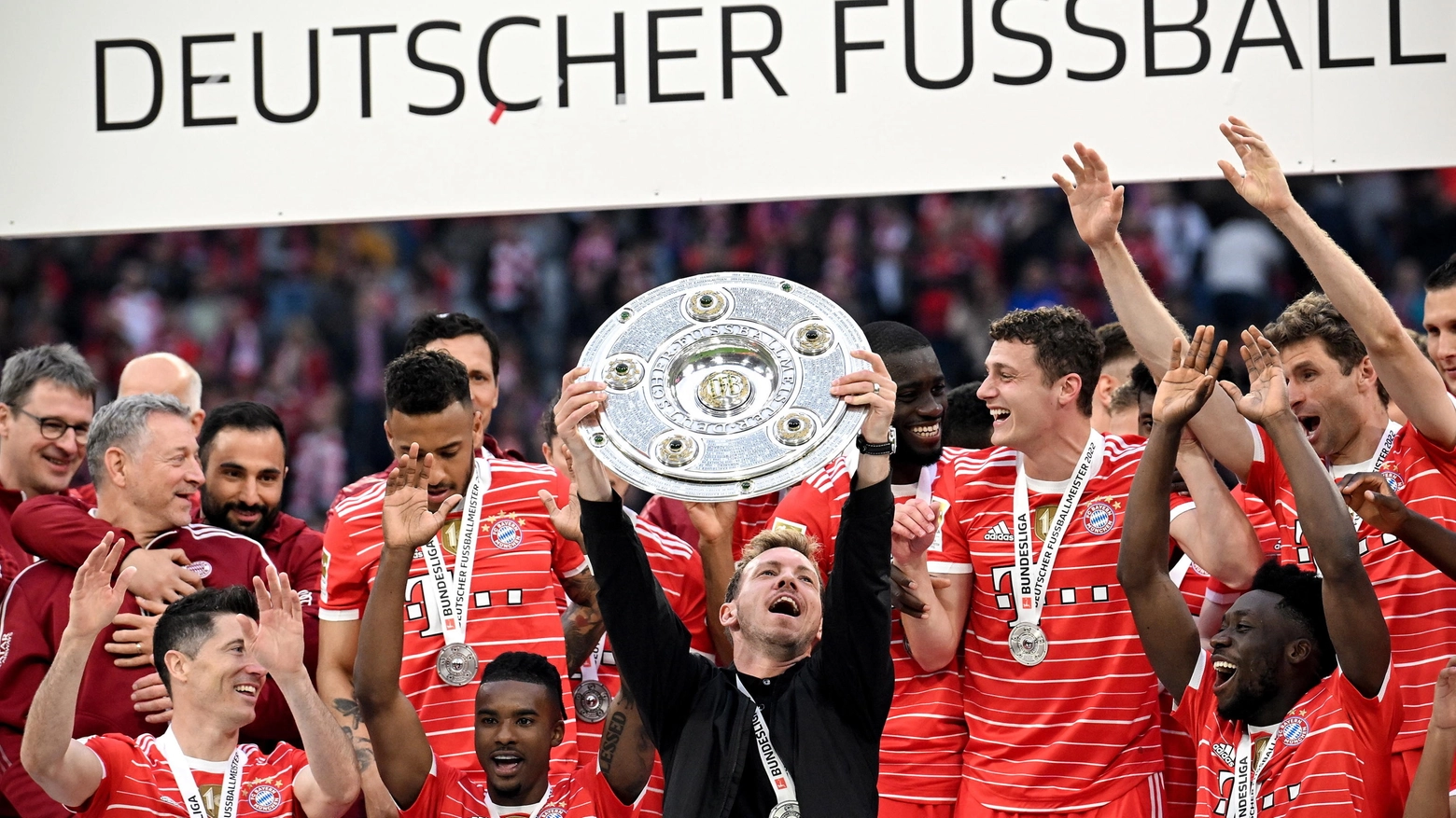 Il Bayern Monaco festeggia il titolo (Ansa)