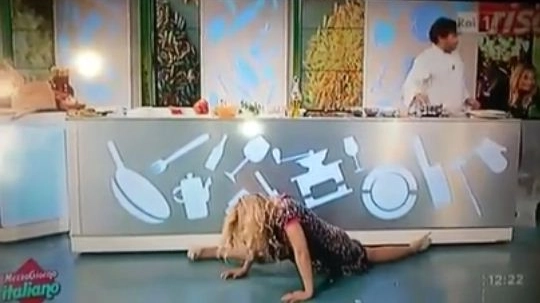 Lisa Fusco cade in diretta tv 