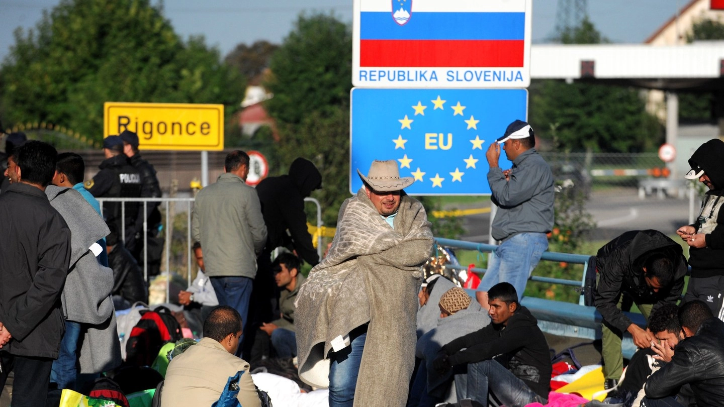 Migranti premono al confine tra Croazia e Slovenia, molto vicino all'Italia (Afp)