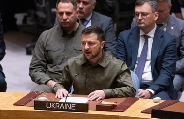 Ucraina, Zelensky all’Onu: “Togliere il potere di veto alla Russia”. Poi se ne va prima dell’intervento di Lavrov