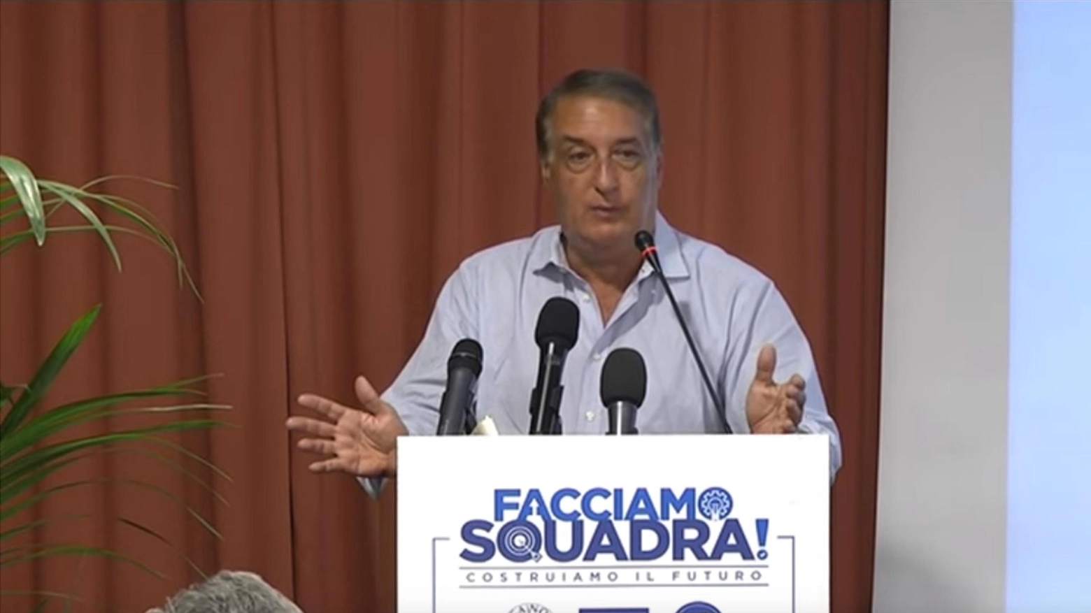 Paolo Arata in un fermo immagine tratto da un video pubblicato su Youtube (Ansa)