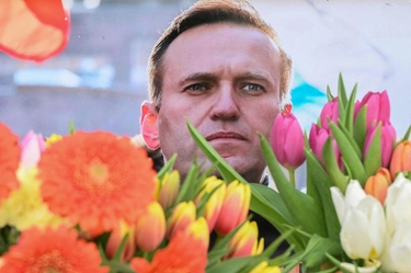 Navalny, il mistero dell’avvelenamento: "L’autopsia dopo 14 giorni? Ogni traccia sarà sparita"
