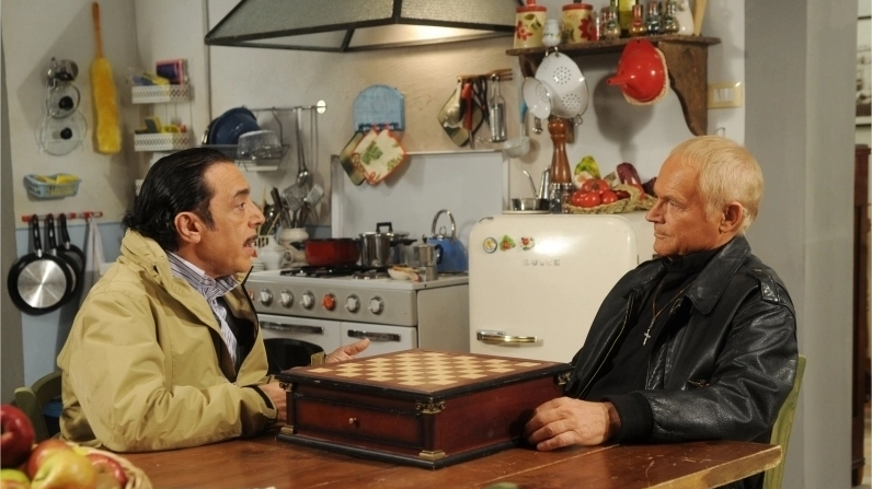 Nino Frassica e Terence Hill in una scnea di Don Matteo (Ansa)