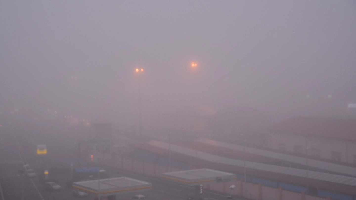 La nebbia ha creato non pochi problemi all'aeroporto di Pisa