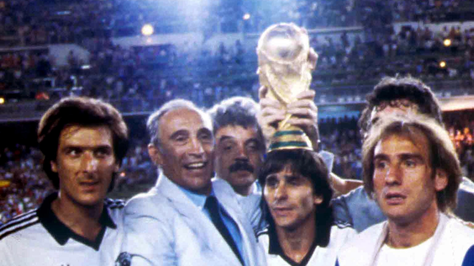 Graziani con Scirea, Bearzot, Conti e Zoff dopo la vittoria nel mondiale 1982