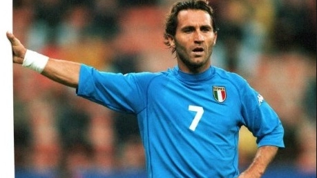 Di Livio è cresciuto nel Padova,  poi con la Juve ha vinto tre scudetti, Champions e Intercontinentale;  in azzurro 40 presenze  da Euro ’96 ai Mondiali 2002