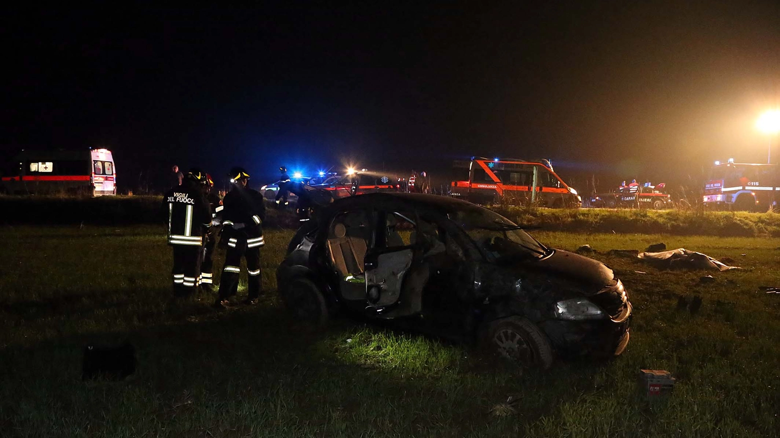 Incidente mortale auto uscita di strada corso Pavia zona Bercleda a Vigevano (Sacchiero)