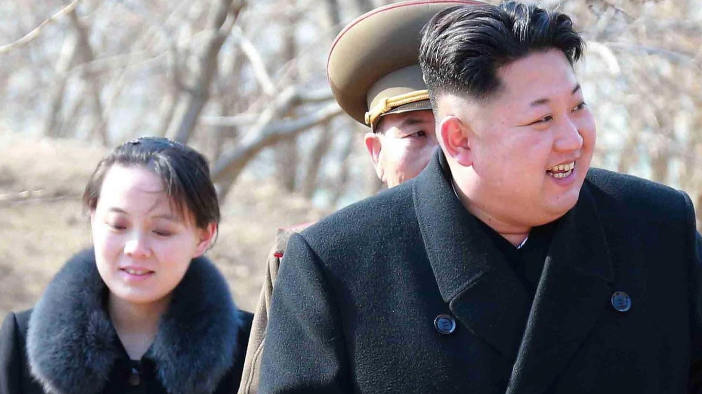 Kim Jong-un con la sorella Kim Yo-jong (Ansa)
