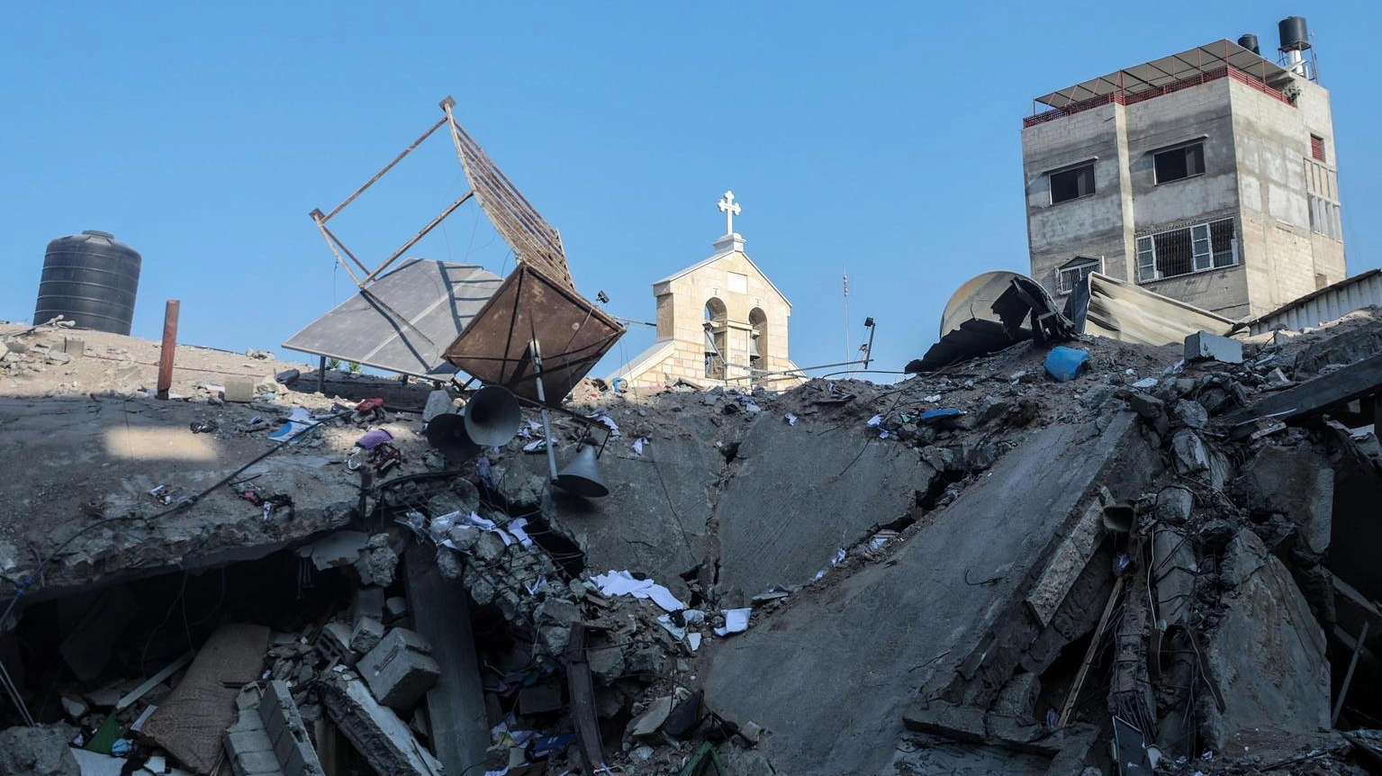 Raid israeliano in una chiesa di Gaza