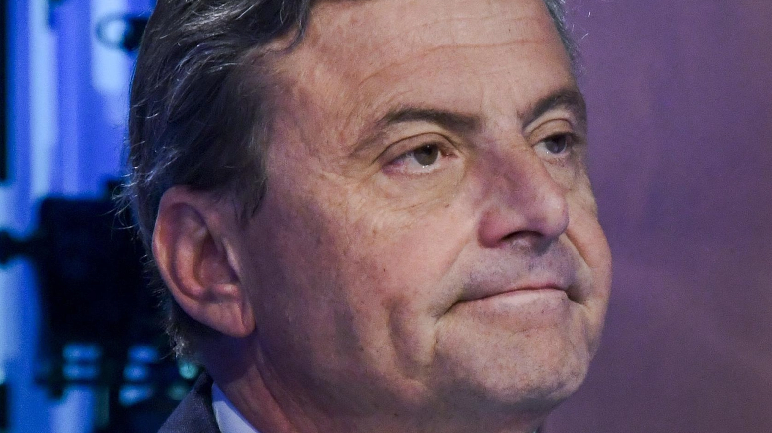 Calenda accusa Renzi:  "Soldi dai dittatori"  L’ex premier replica:  "Sei peggio dei grillini"