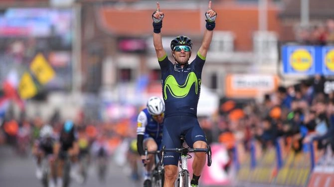 Valverde, le dita a indicare il cielo in omaggio a Michele Scarponi (Tim De Waele)