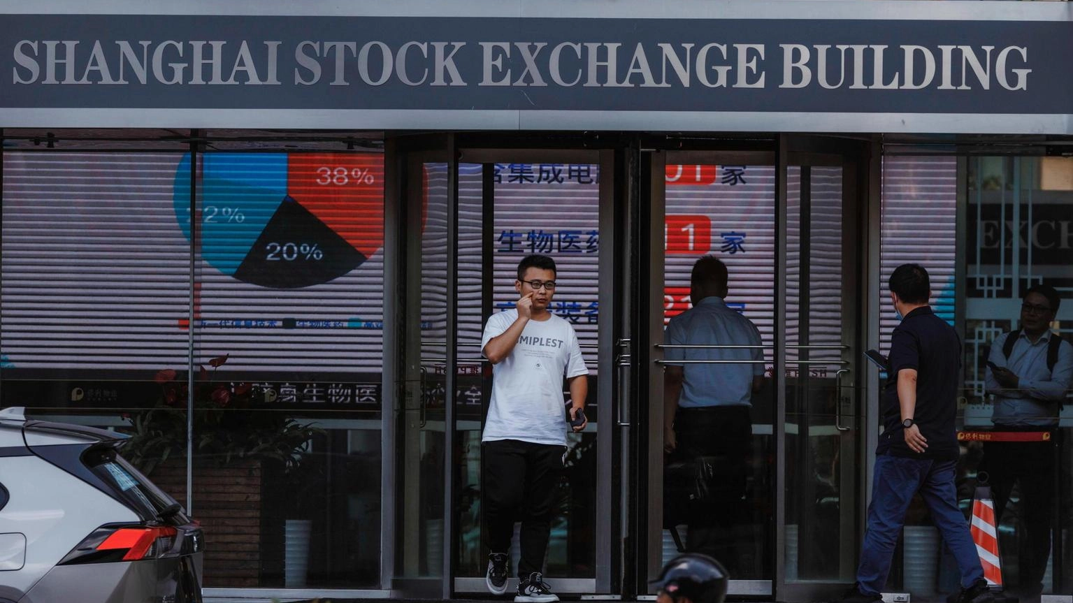 Borsa: Shanghai apre a +0,17%, Shenzhen a +0,32%