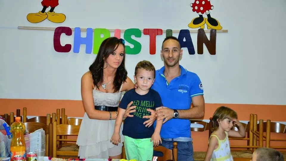 Paula Corduneanu e Daniele Antognoni con loro figlio