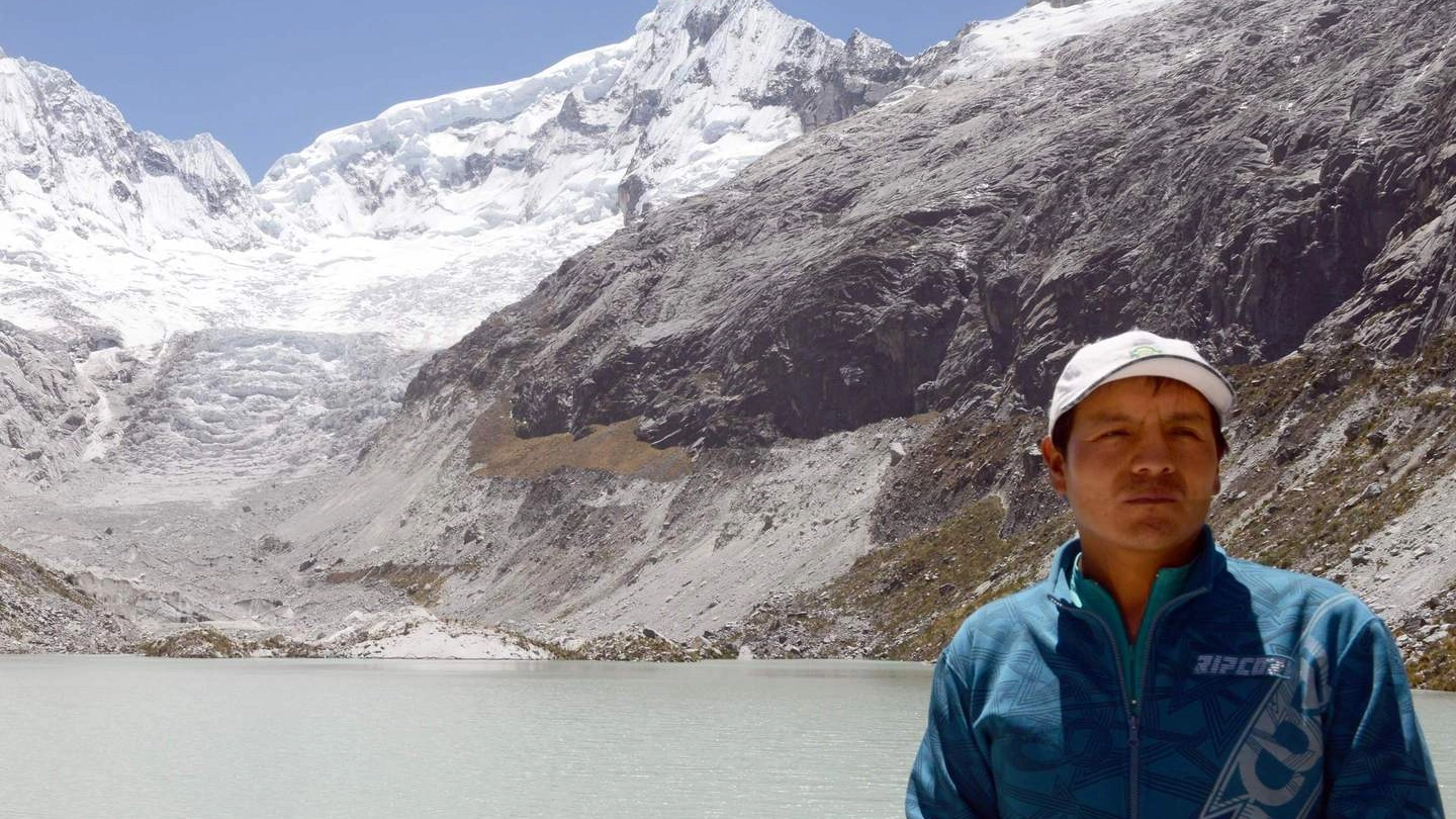 Perù, Saul Luciano e il ghiacciaio quasi sciolto (Afp)
